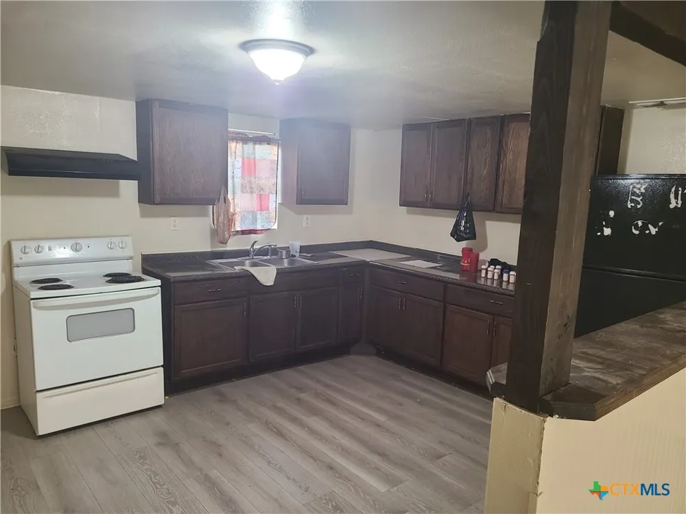 1314 E Power Avenue Victoria, TX 77901