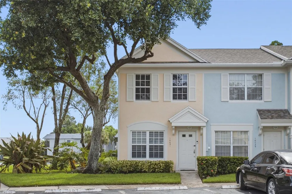 16631 Hemingway Dr Weston, FL 33326