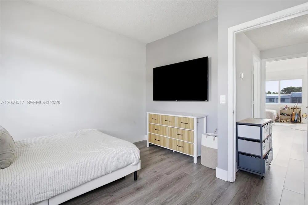 16631 Hemingway Dr Weston, FL 33326
