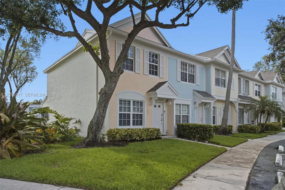 16631 Hemingway Dr Weston, FL 33326