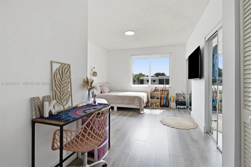 16631 Hemingway Dr Weston, FL 33326