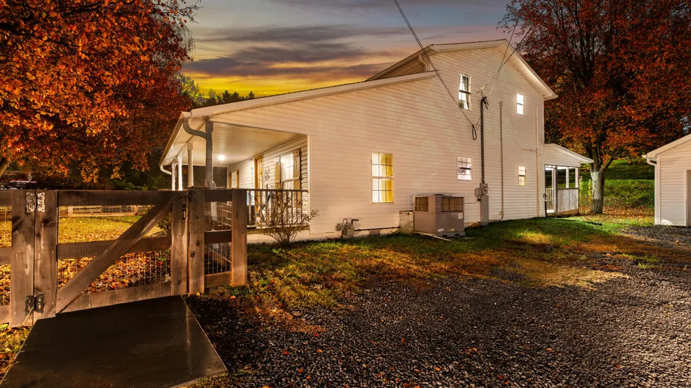 4712 Strawberry Plains Pike Knoxville, TN 37914
