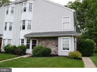 1015 HOPKINS COURT