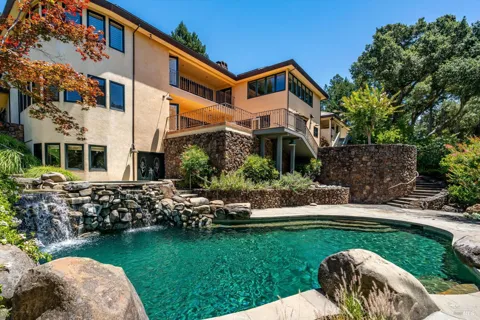 1910 Ridgeview Lane