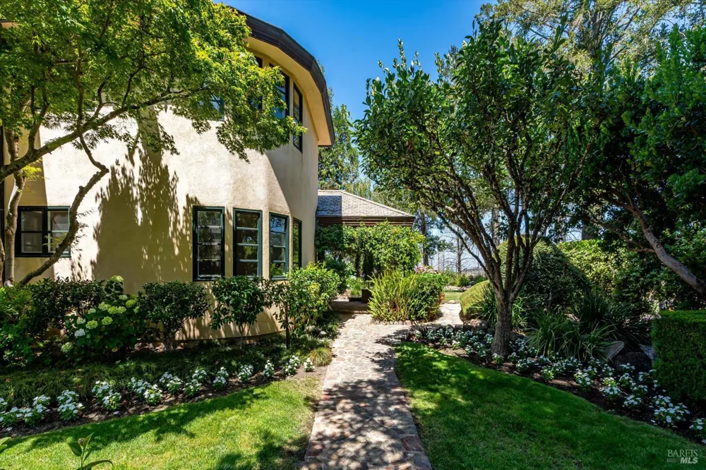 1910 Ridgeview Lane St. Helena, CA 94574
