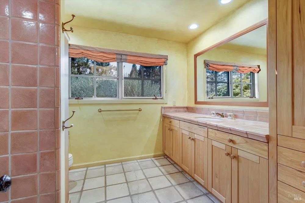 1910 Ridgeview Lane St. Helena, CA 94574