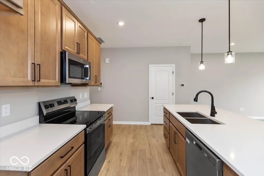 6144 Parsonage Place #330-403 McCordsville, IN 46055