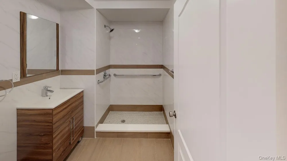 67-19 Austin Street #5A Forest Hills, NY 11375
