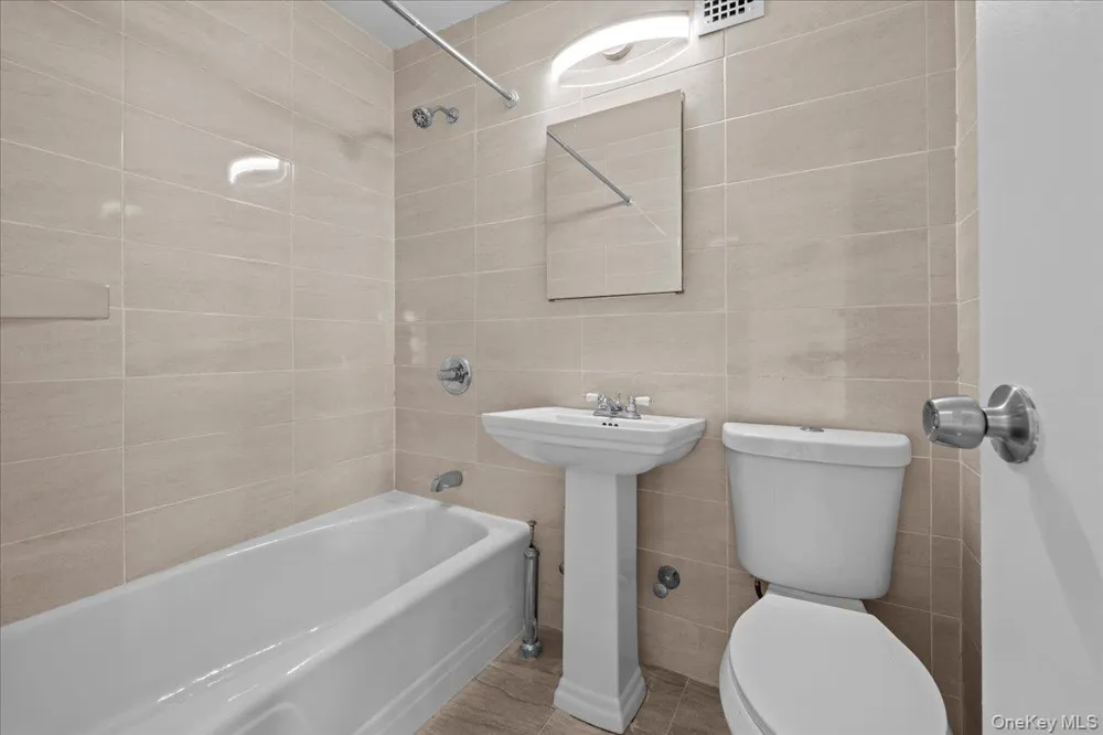 1725 Edison Avenue #5D Bronx, NY 10461
