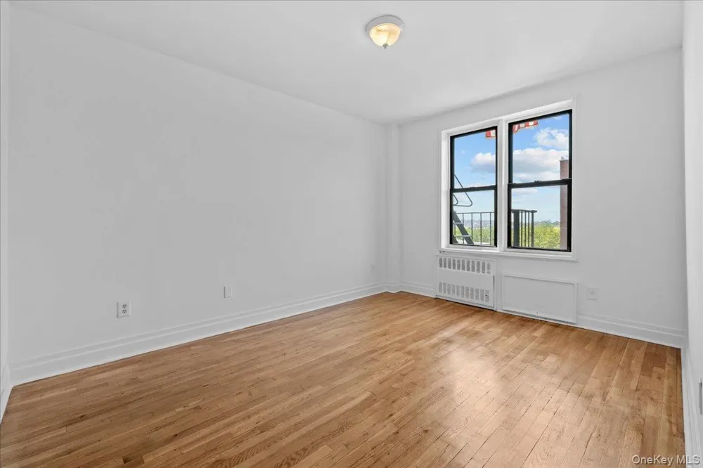 1725 Edison Avenue #5D Bronx, NY 10461