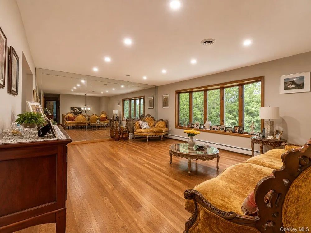 4 Shana Lane Mahopac, NY 10541
