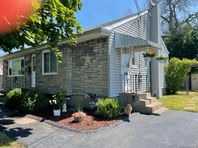 8 Rochelle Court Stony Point, NY 10980