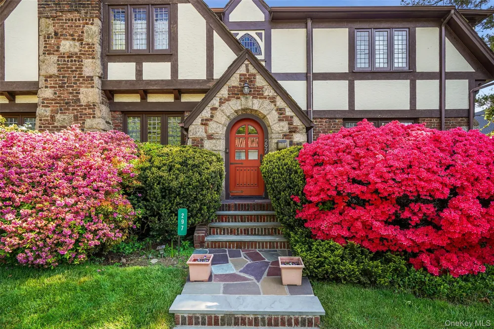 297 E Devonia Avenue Mount Vernon, NY 10552