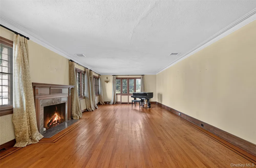 297 E Devonia Avenue Mount Vernon, NY 10552