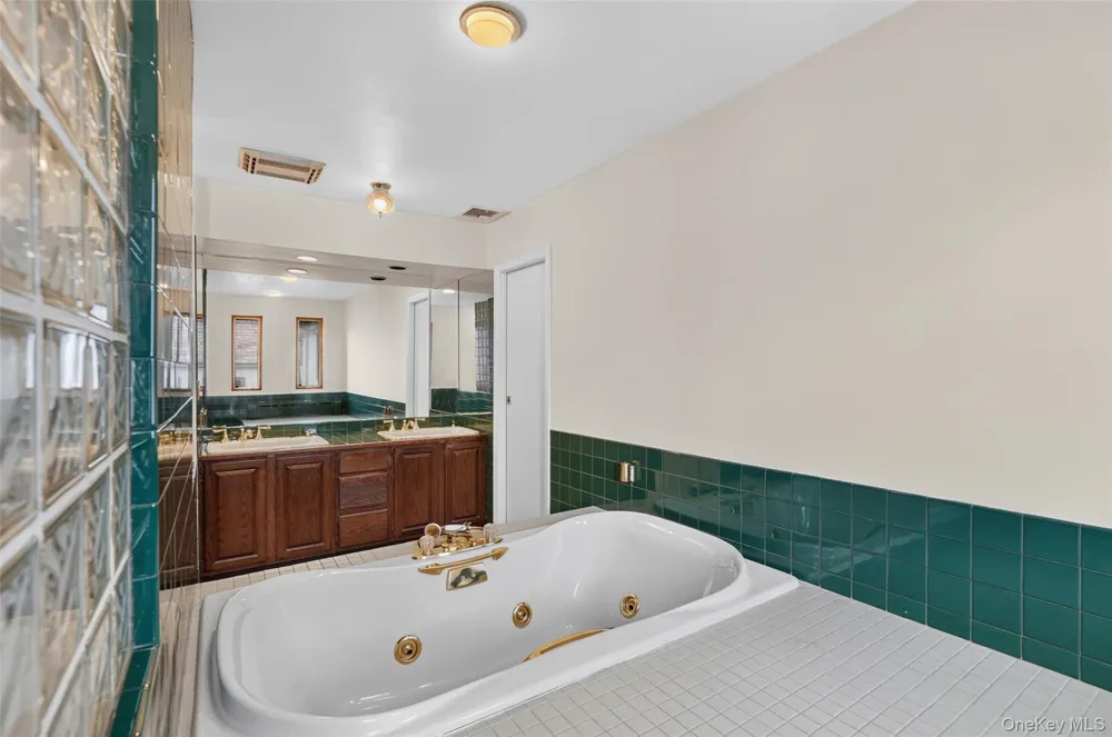 297 E Devonia Avenue Mount Vernon, NY 10552