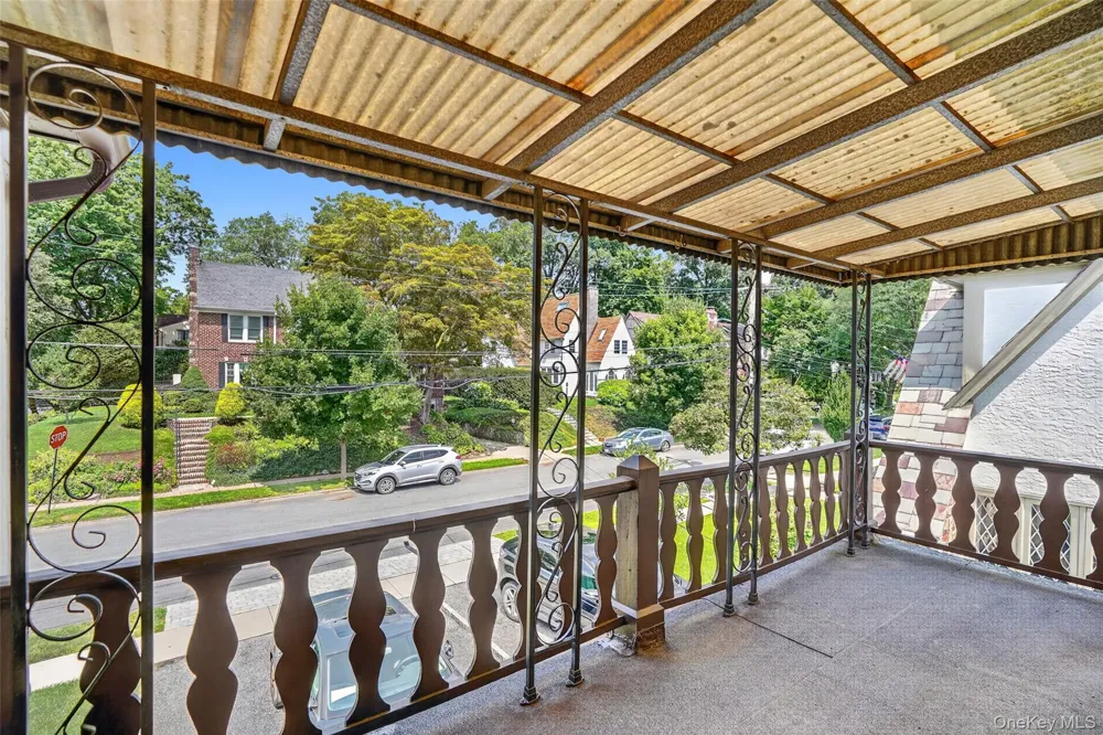 297 E Devonia Avenue Mount Vernon, NY 10552
