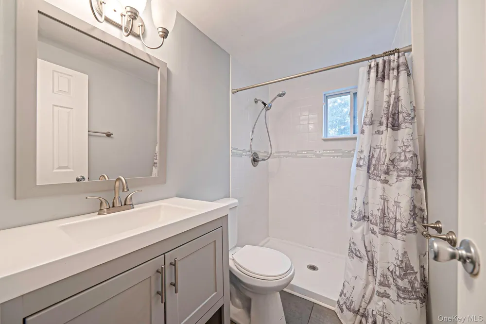 40 E Oakdale Street Bay Shore, NY 11706