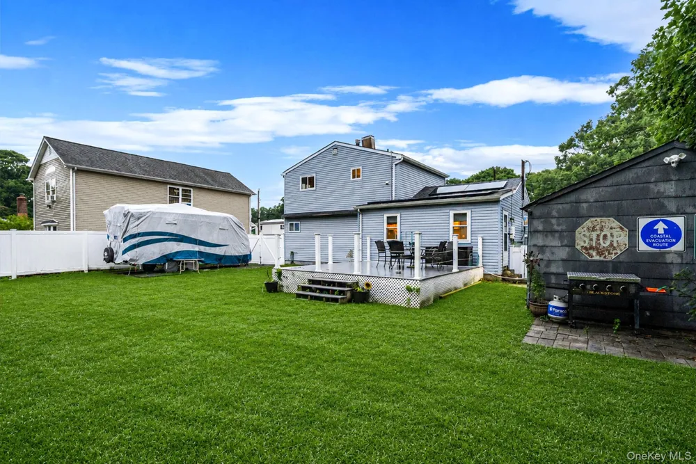 40 E Oakdale Street Bay Shore, NY 11706