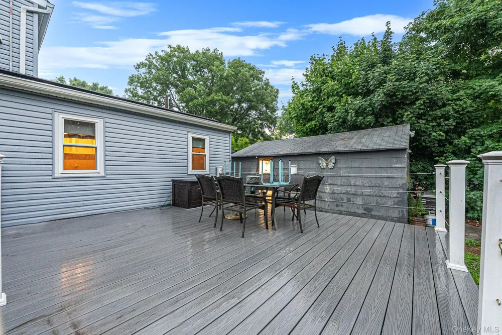 40 E Oakdale Street Bay Shore, NY 11706