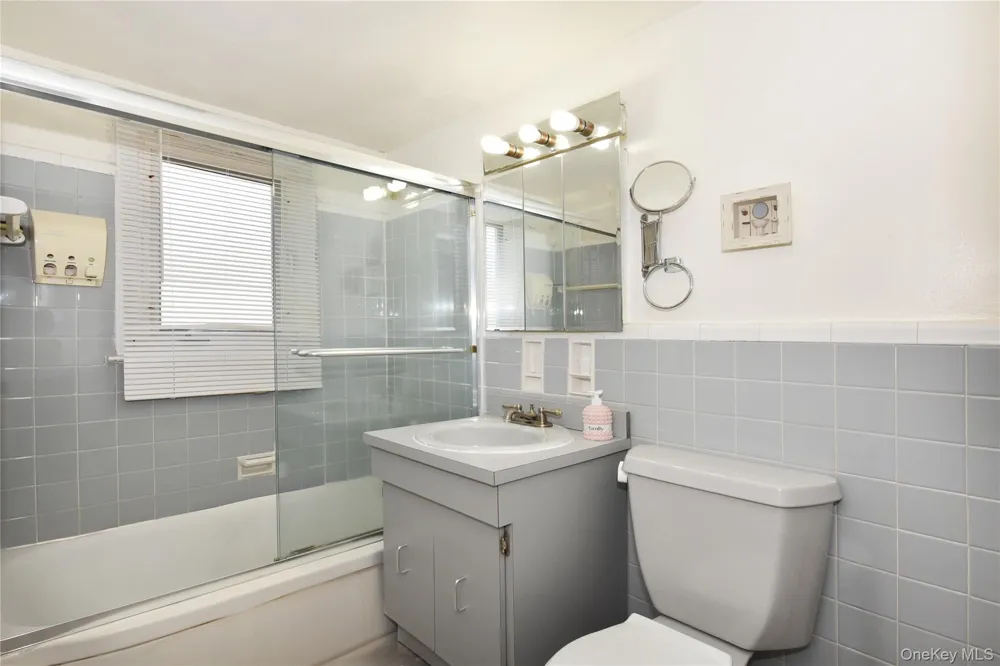 18418 69th Avenue Fresh Meadows, NY 11365