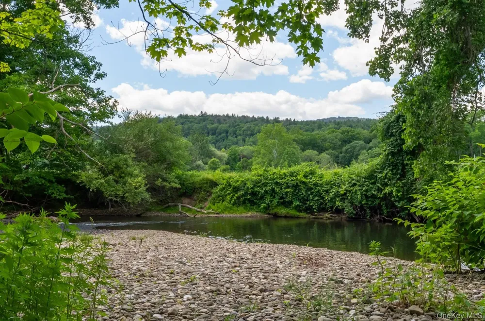 80 Hang Glider Road Ellenville, NY 12428