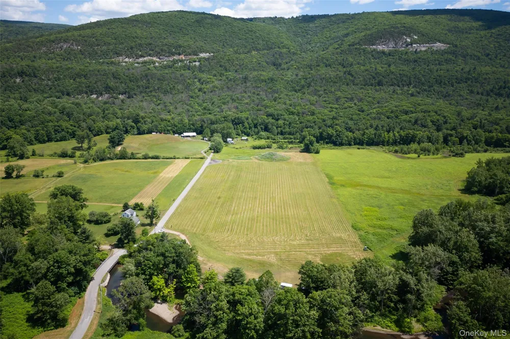 80 Hang Glider Road Ellenville, NY 12428