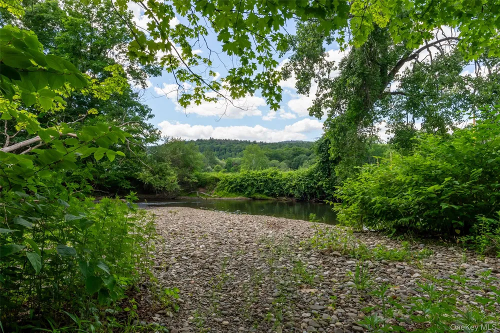 80 Hang Glider Road Ellenville, NY 12428