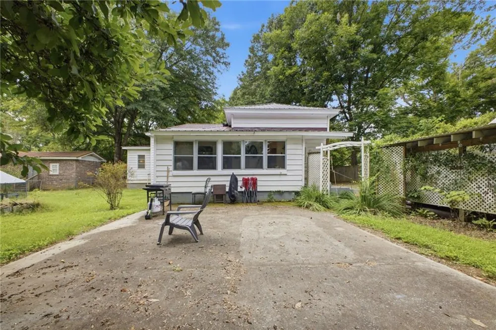 4 Craven St SW Armuchee, GA 30124
