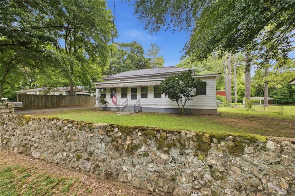 4 Craven St SW Armuchee, GA 30124