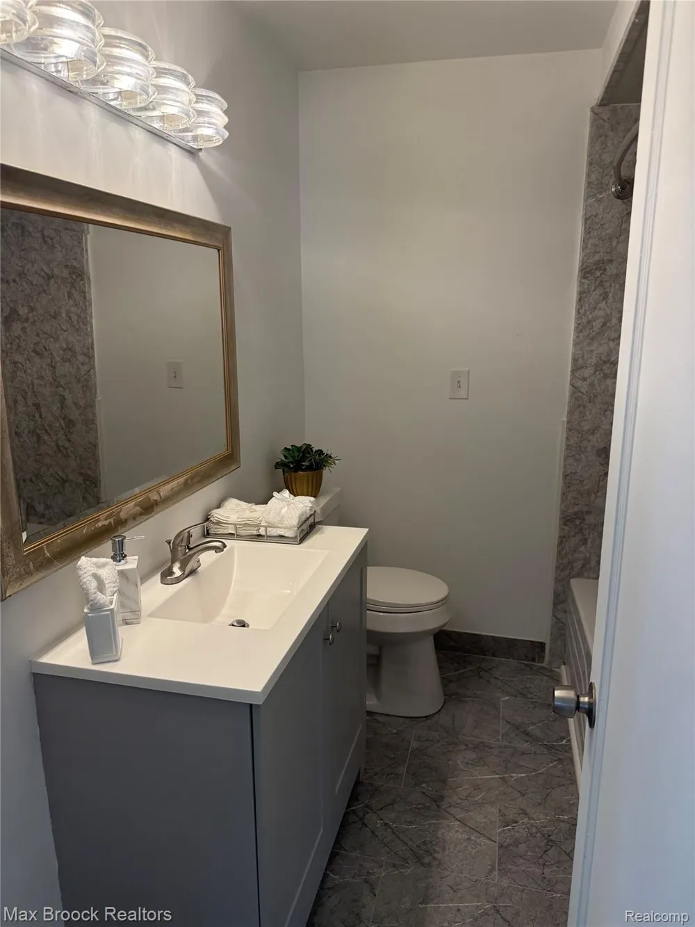 21613 Wallace Drive Southfield City, MI 48075