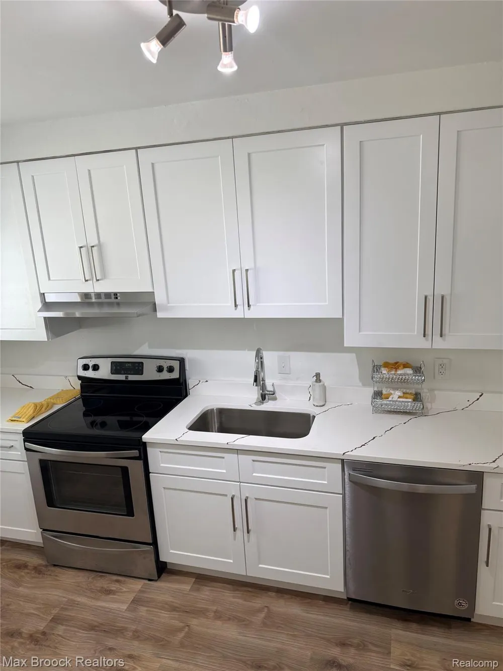 21613 Wallace Drive Southfield City, MI 48075
