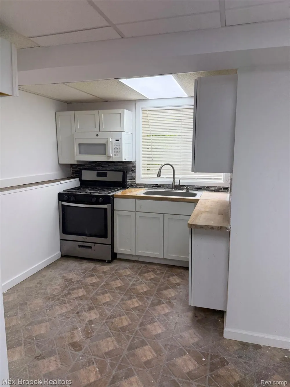 21613 Wallace Drive Southfield City, MI 48075