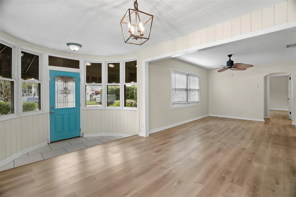 446 37TH AVENUE NE St Petersburg, FL 33704