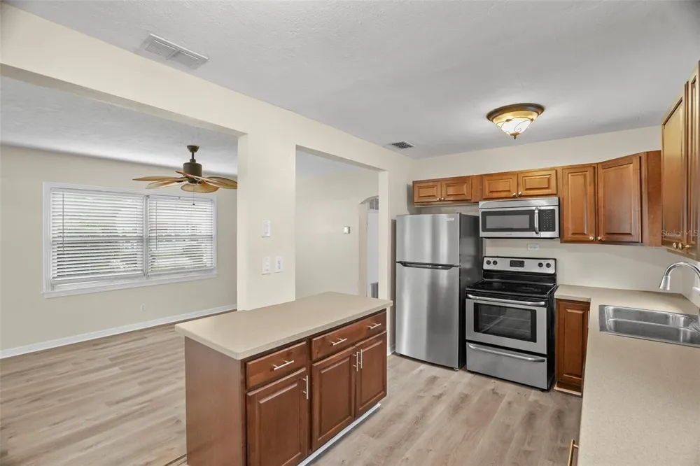 446 37TH AVENUE NE St Petersburg, FL 33704
