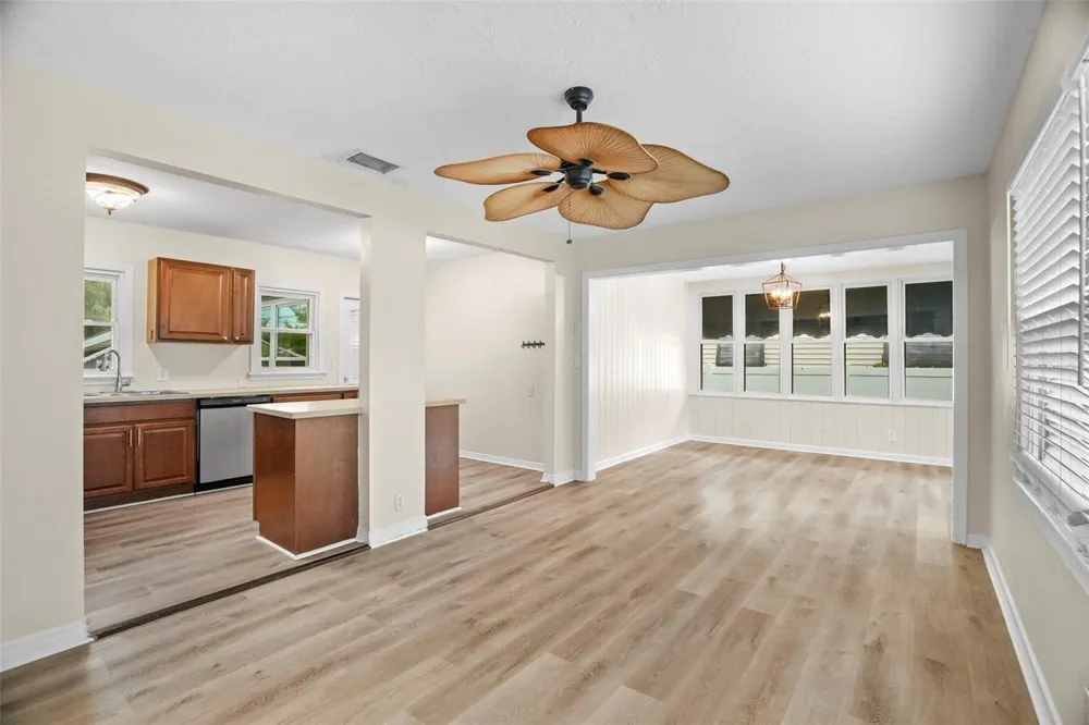 446 37TH AVENUE NE St Petersburg, FL 33704