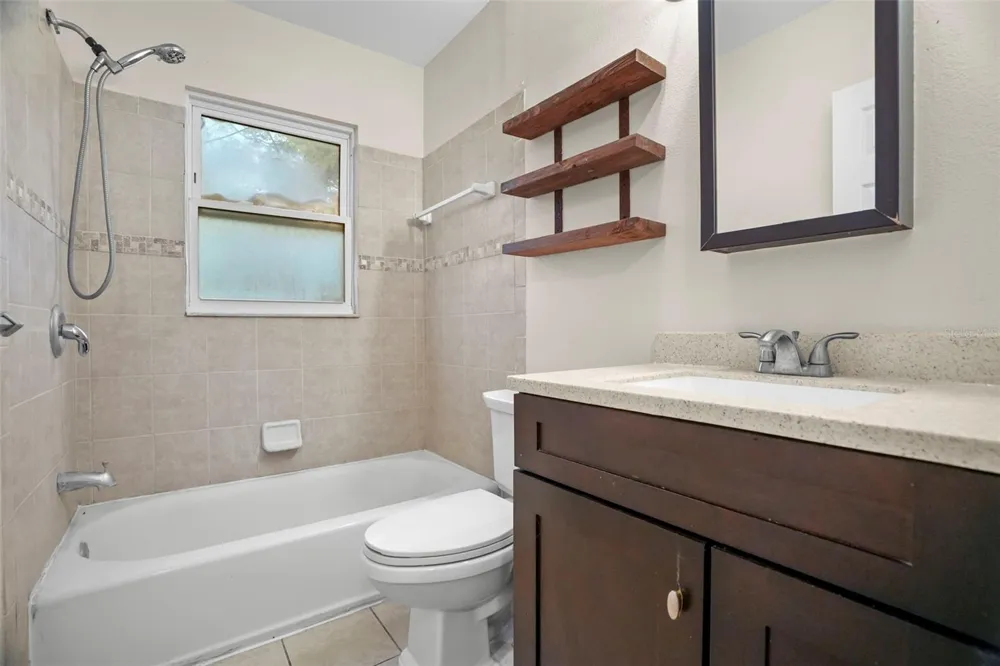 446 37TH AVENUE NE St Petersburg, FL 33704