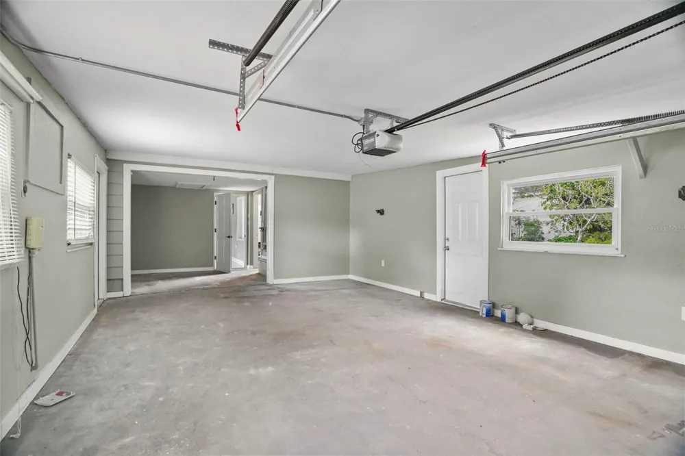 446 37TH AVENUE NE St Petersburg, FL 33704