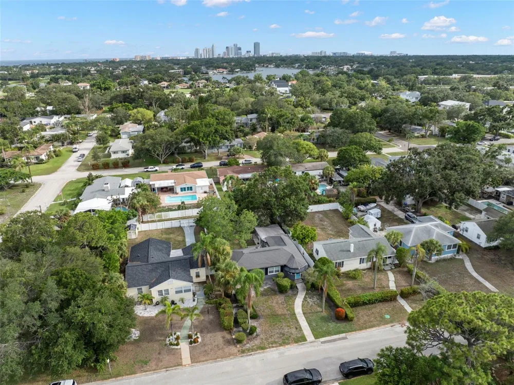 446 37TH AVENUE NE St Petersburg, FL 33704