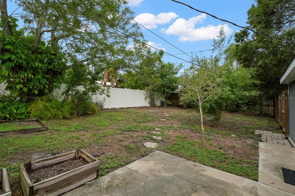 446 37TH AVENUE NE St Petersburg, FL 33704