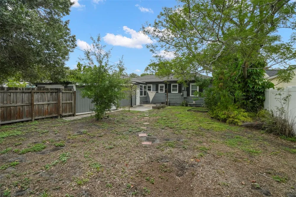 446 37TH AVENUE NE St Petersburg, FL 33704