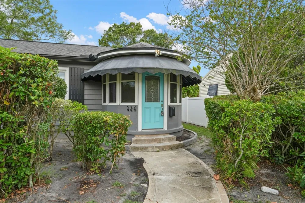 446 37TH AVENUE NE St Petersburg, FL 33704