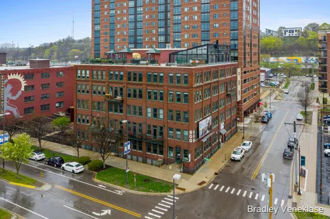 600 Monroe Avenue NW #411