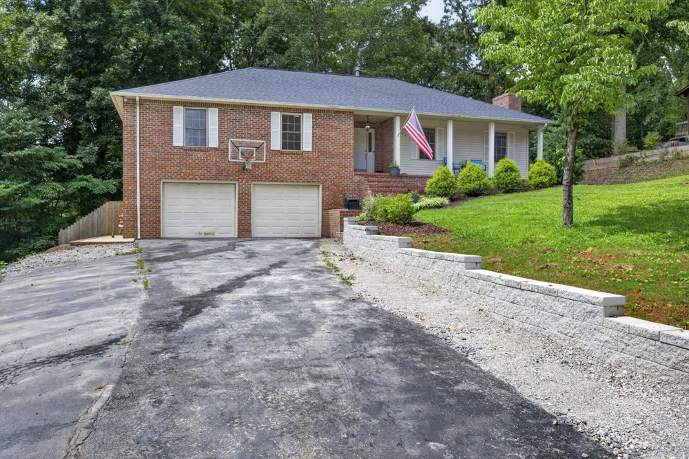 864 Spring Valley Rd Cookeville, TN 38501