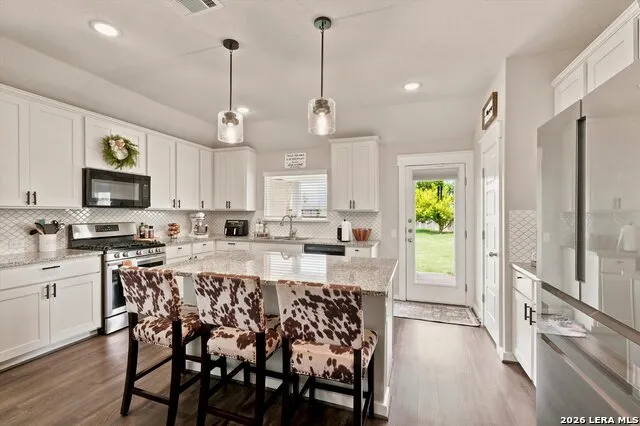5209 Nature Path Marion, TX 78124
