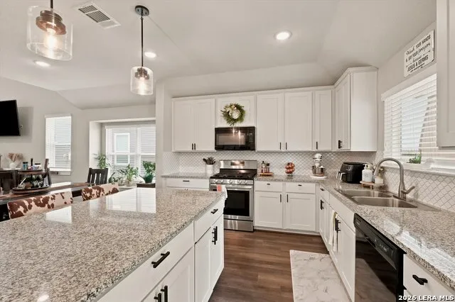 5209 Nature Path Marion, TX 78124