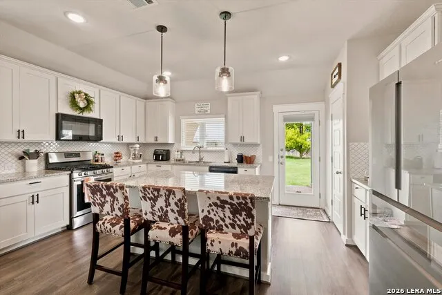 5209 Nature Path Marion, TX 78124