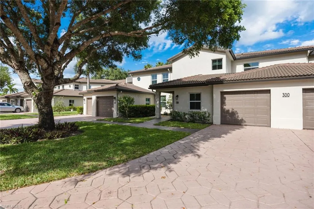 300 Diamond Circle #308 Naples, FL 34110