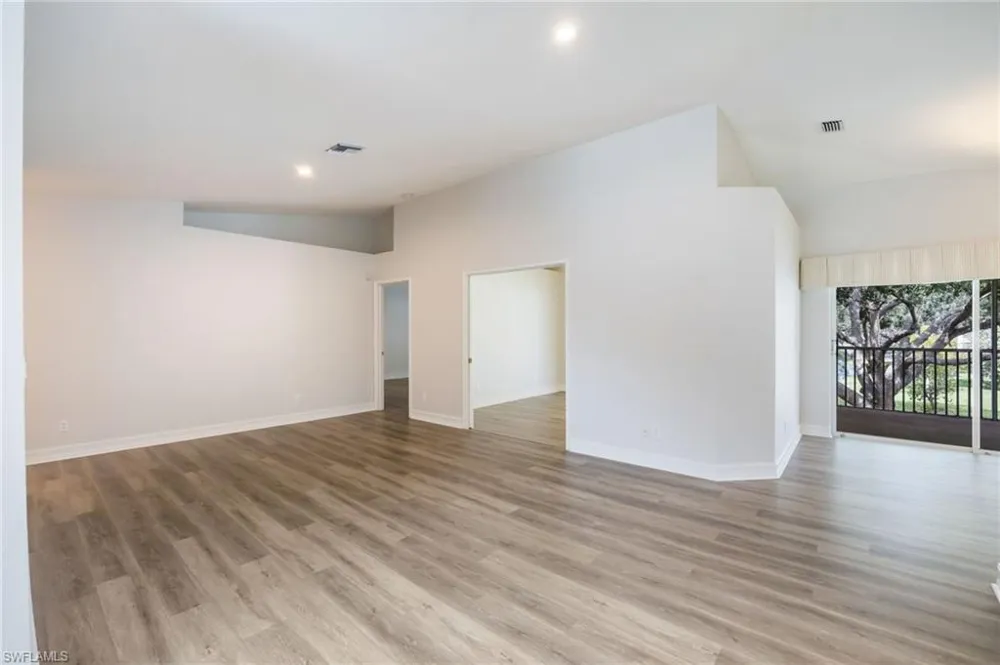 300 Diamond Circle #308 Naples, FL 34110