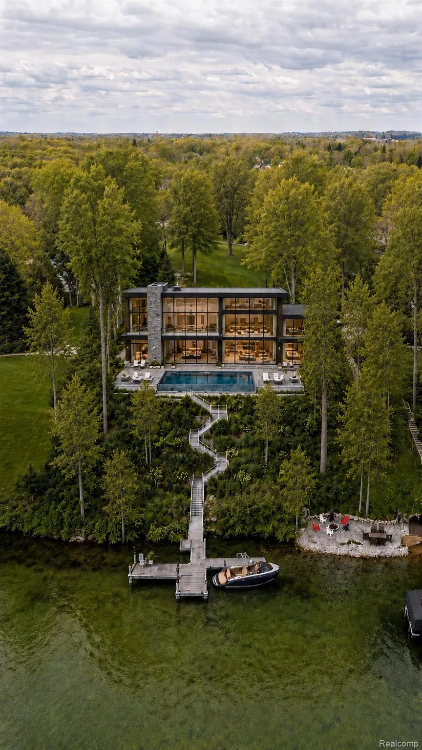 940 Lake Angelus Shores Shores Lake Angelus City, MI 48326