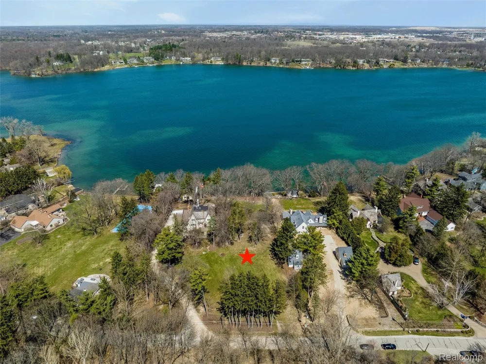940 Lake Angelus Shores Shores Lake Angelus City, MI 48326